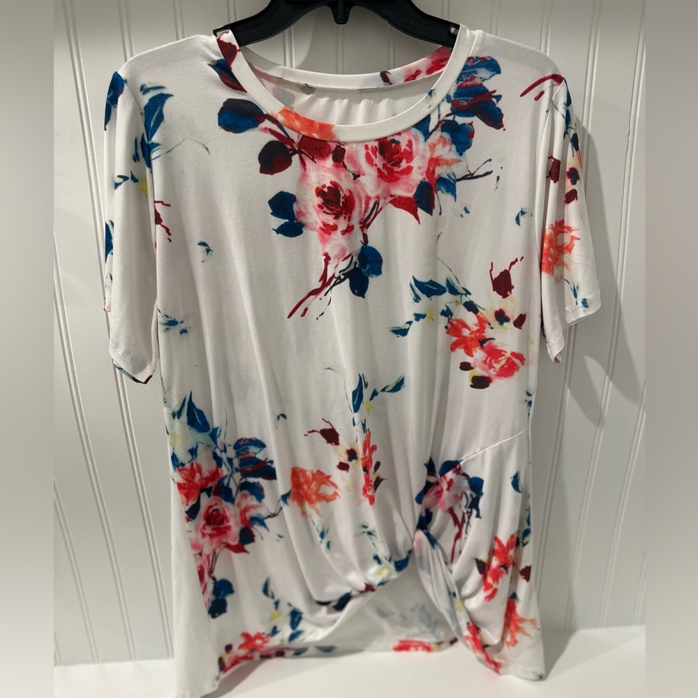 Bright floral print top!